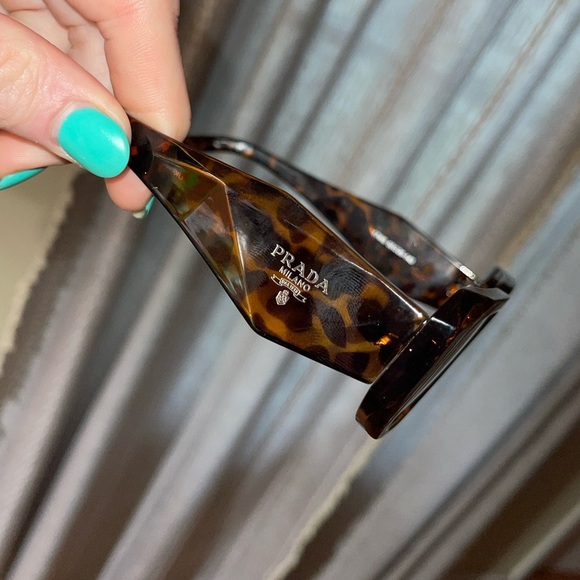 Prada sunglasses - Picture 3 of 8